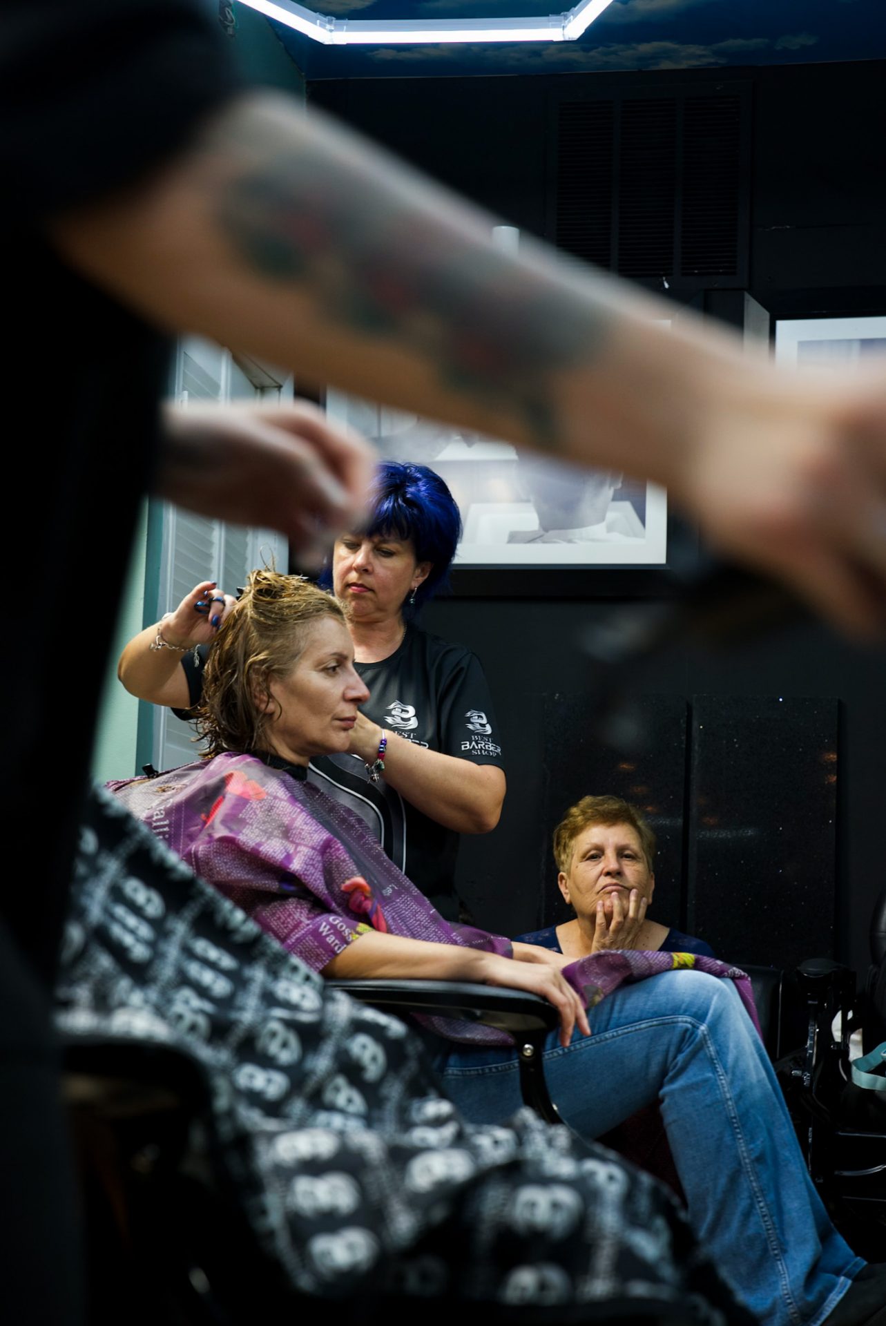 Woman hair color at Best Barber Shop